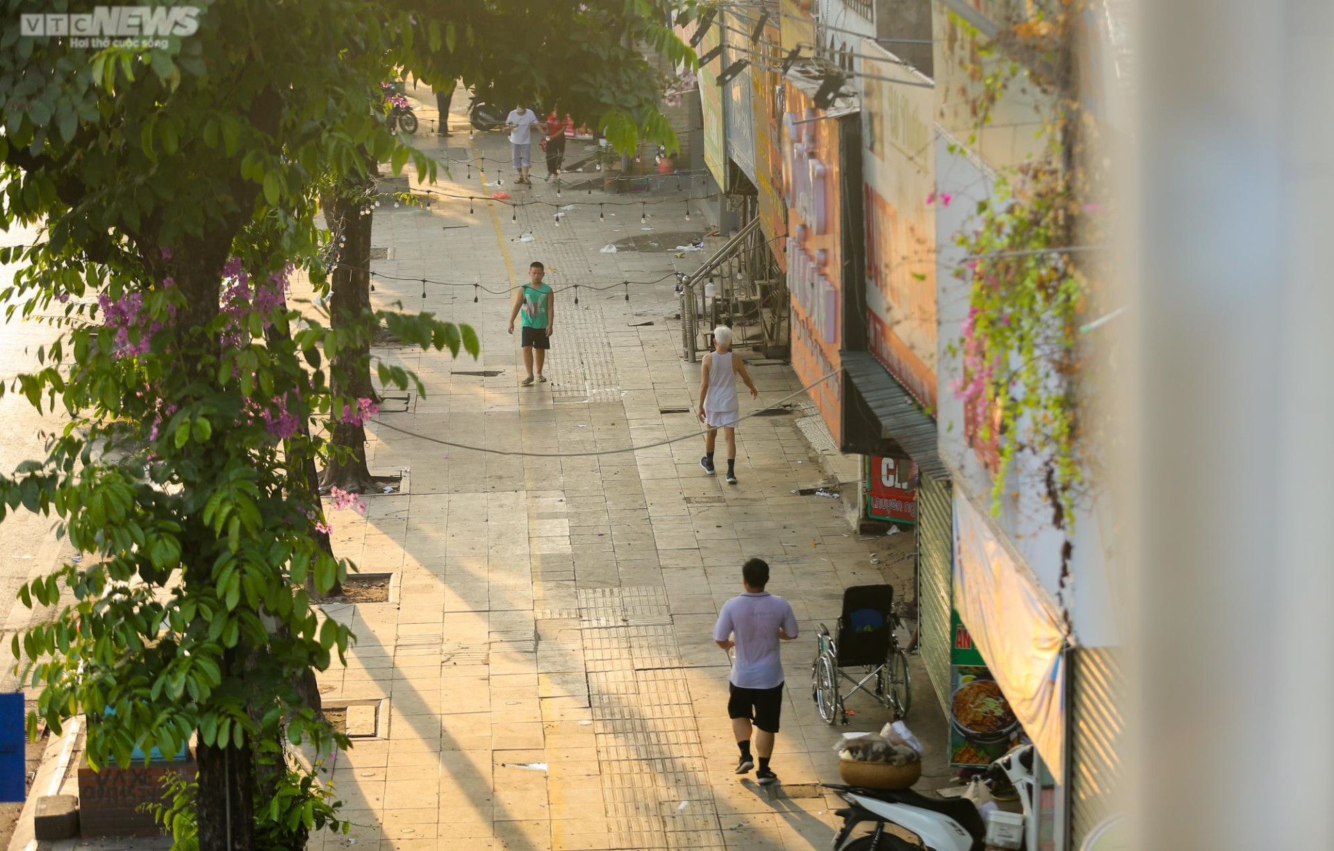 Hàng loạt tuyến phố ở Hà Nội được đề xuất kinh doanh vỉa hè - 4