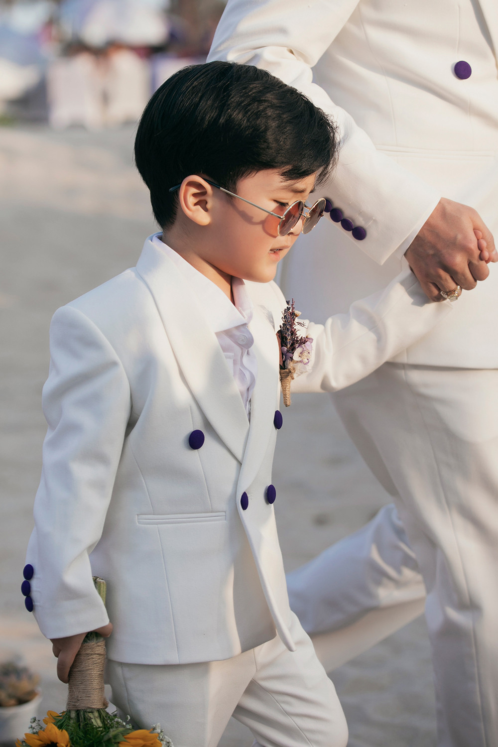 Con trai 3 tuổi của Đàm Vĩnh Hưng lần đầu diễn thời trang cùng bố - 4