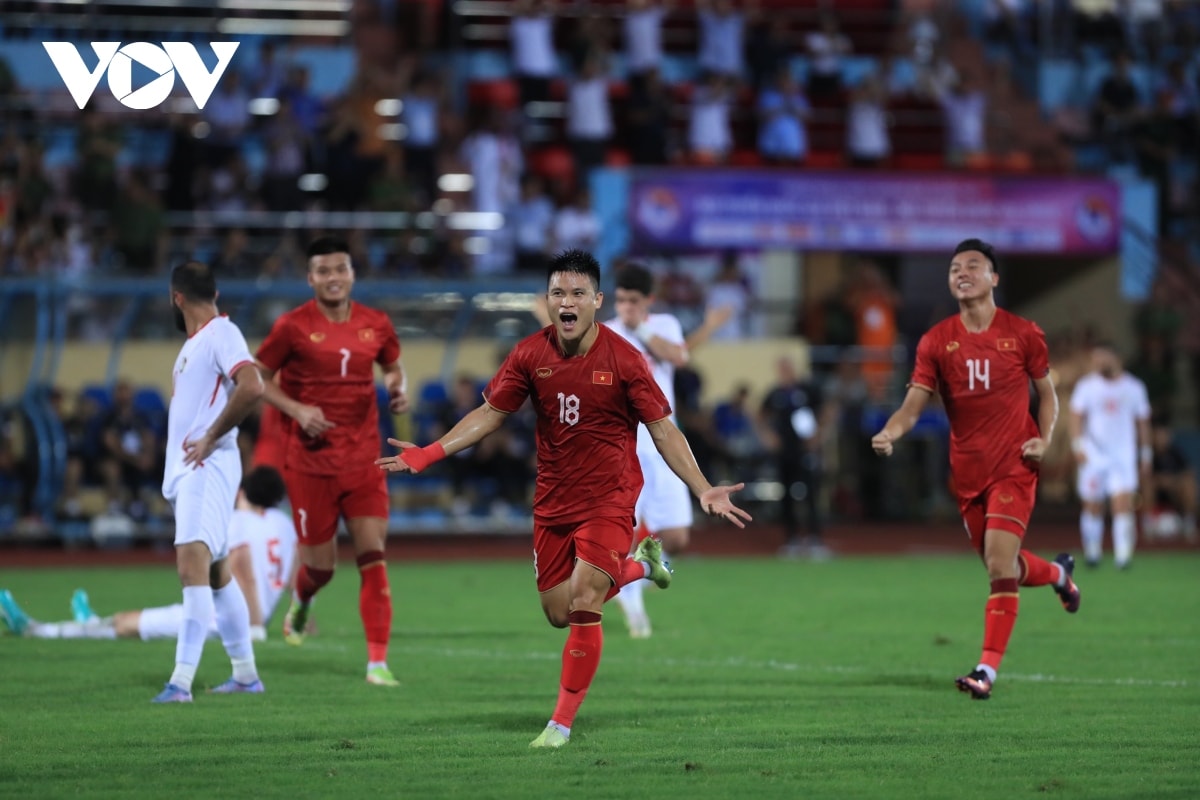 truc tiep Dt viet nam 1 - 0 Dt syria tuan hai lap sieu pham hinh anh 2