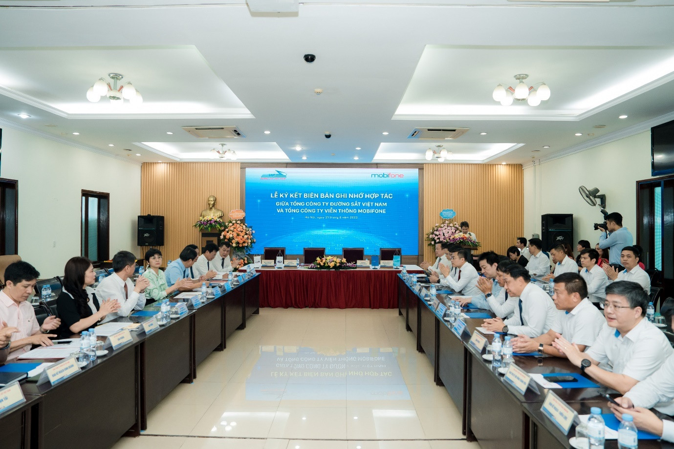 MobiFone ký kết hợp tác về Chuyển đổi số với Tổng Công ty Đường sắt Việt Nam - 1