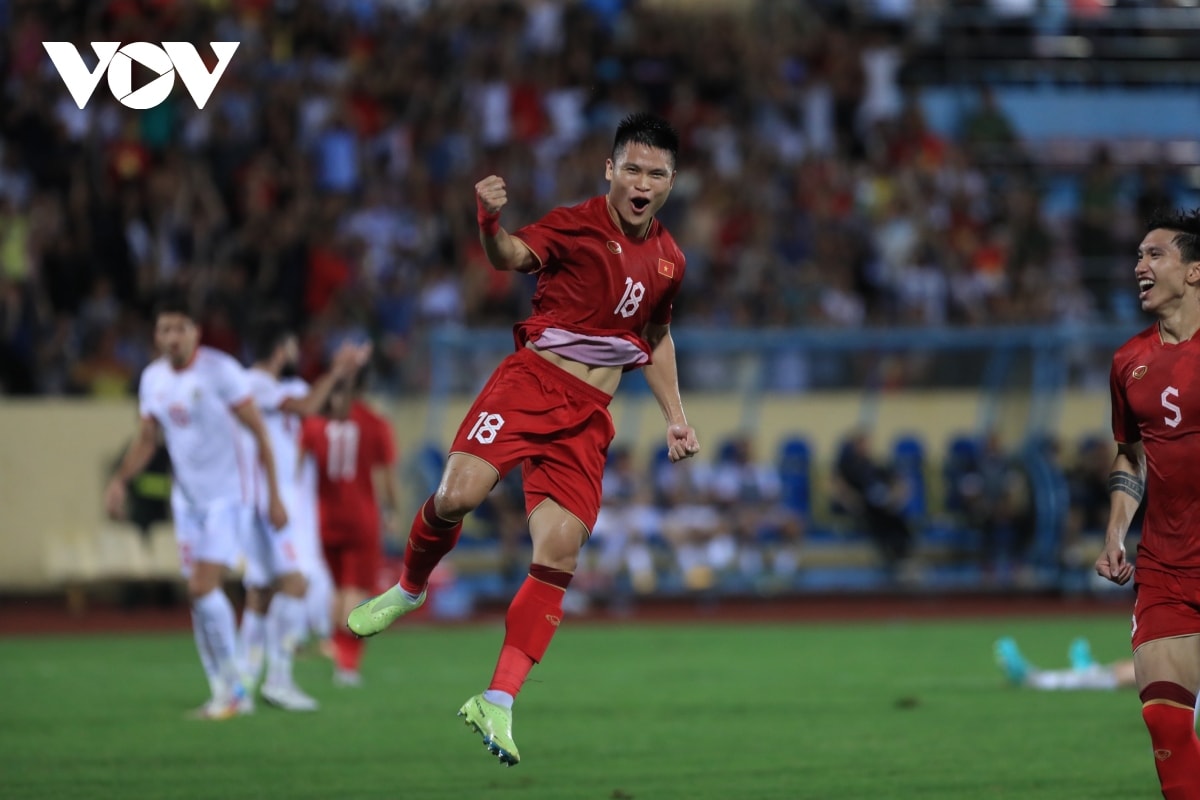 dư âm Đt việt nam 1-0 Đt syria hai gam màu đối nghịch ở chảo lửa thiên trường hình ảnh 5 du am Dt viet nam 1-0 Dt syria hai gam mau doi nghich o chao lua thien truong hinh anh 5