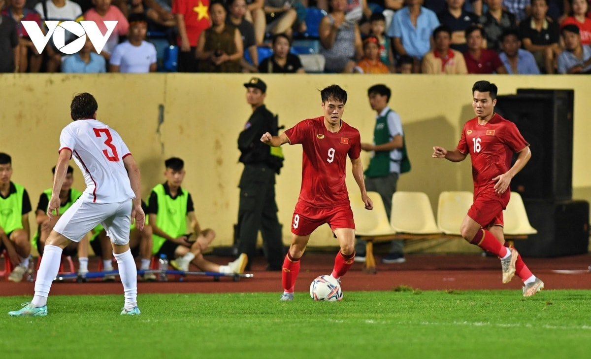 dư âm Đt việt nam 1-0 Đt syria hai gam màu đối nghịch ở chảo lửa thiên trường hình ảnh 6 du am Dt viet nam 1-0 Dt syria hai gam mau doi nghich o chao lua thien truong hinh anh 6