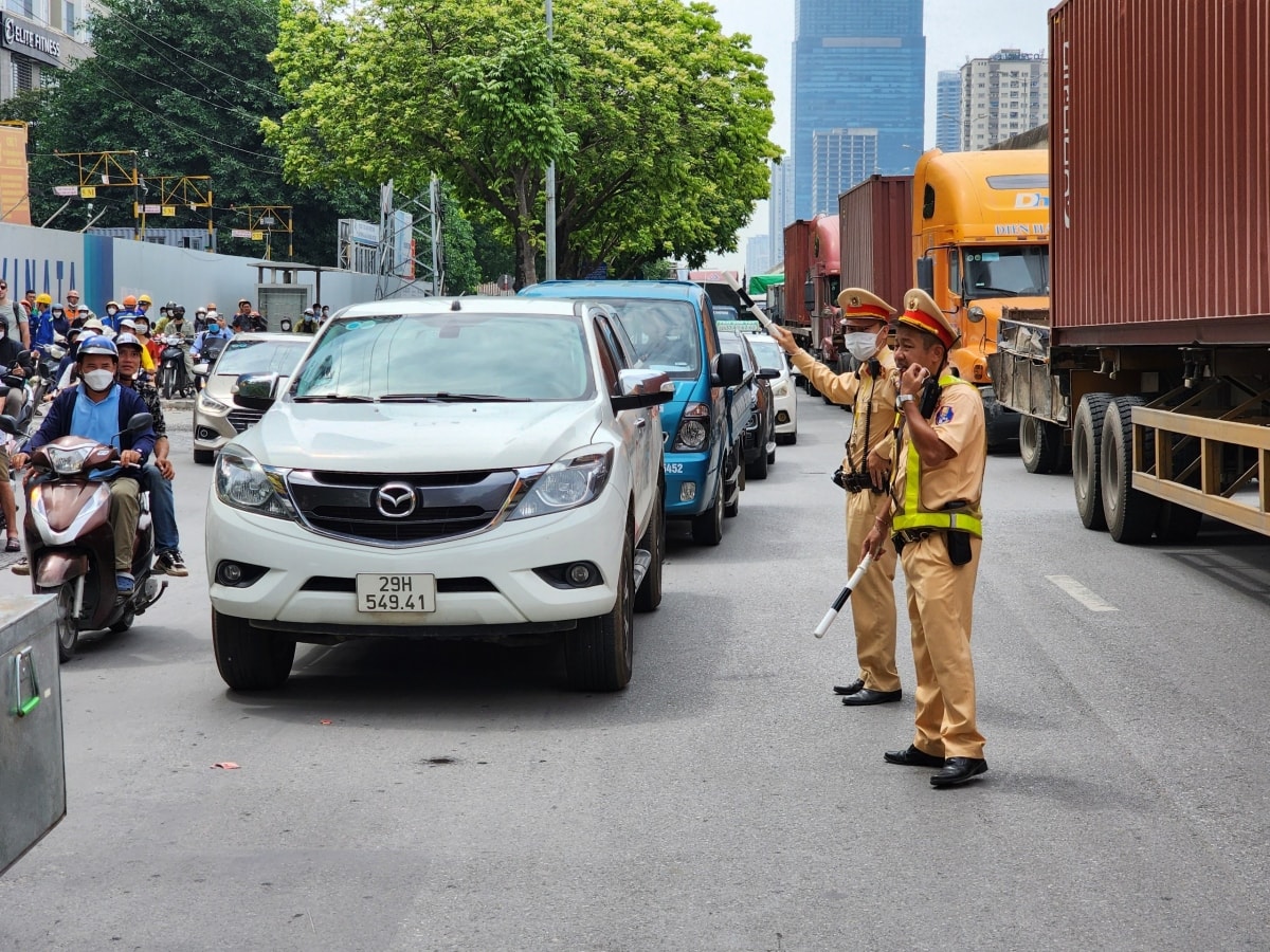xe buyt boc chay ngun ngut tai duong vanh dai 3 ha noi hinh anh 9