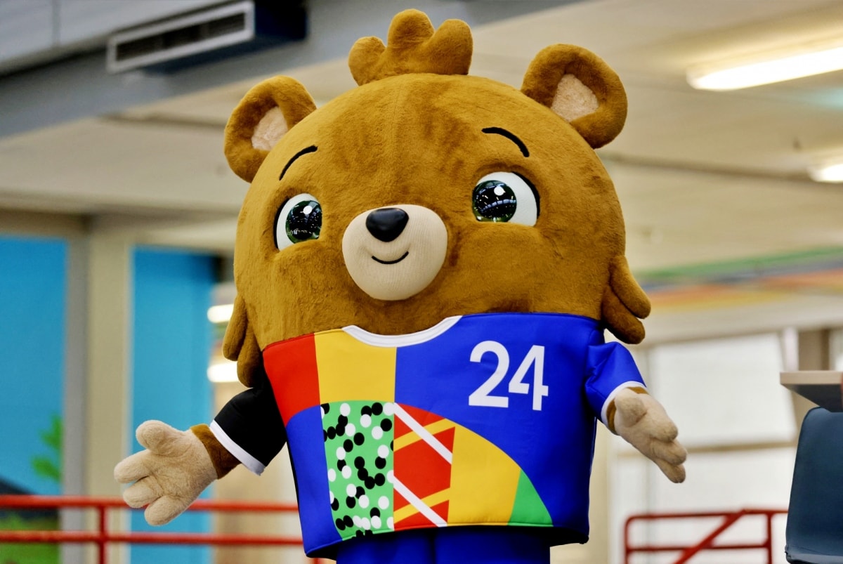 linh vat euro 2024 chinh thuc ra mat hinh anh 1