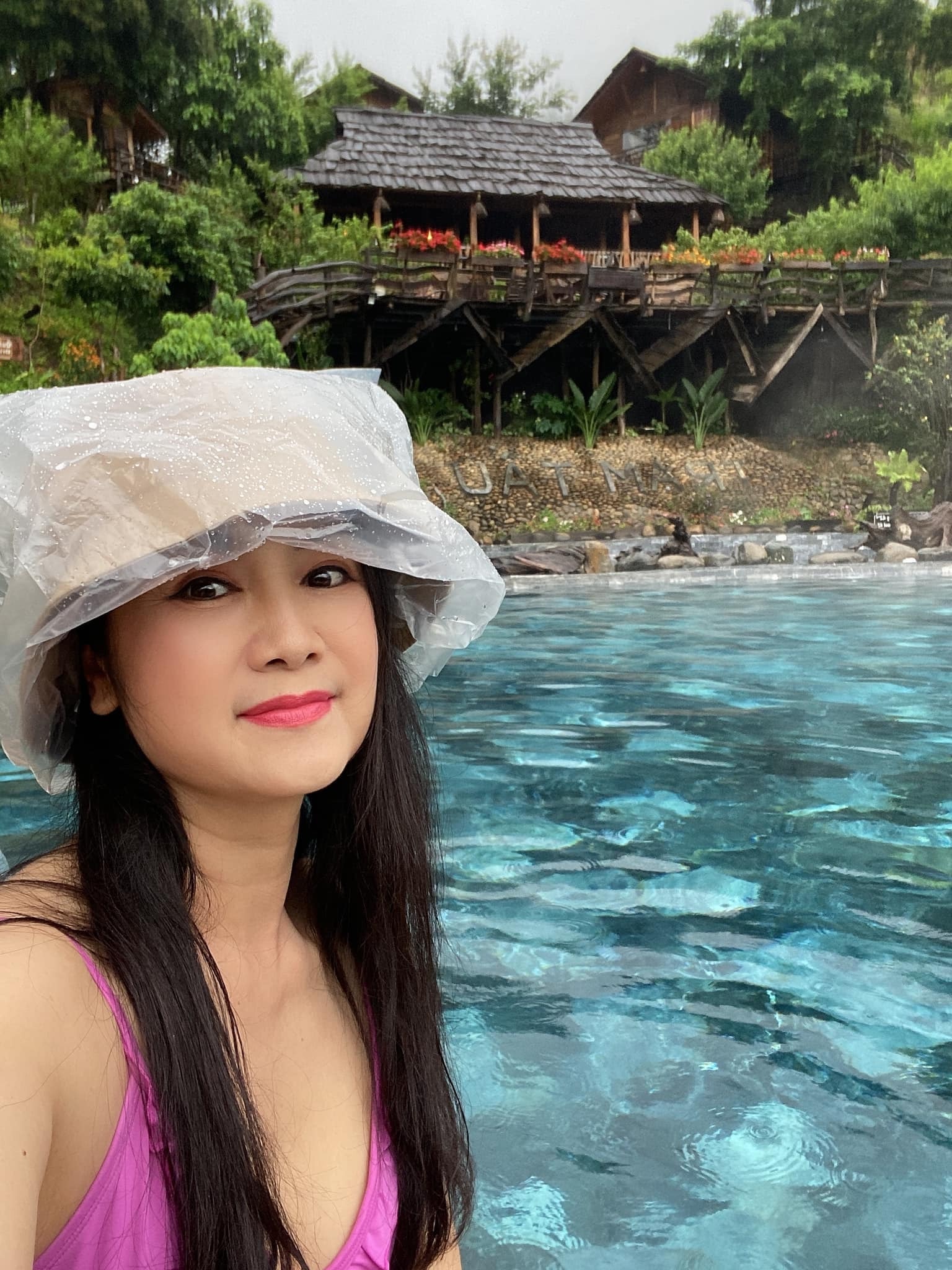 NSND Thu Hà diện áo tắm khoe đường cong ở tuổi 54 - 1