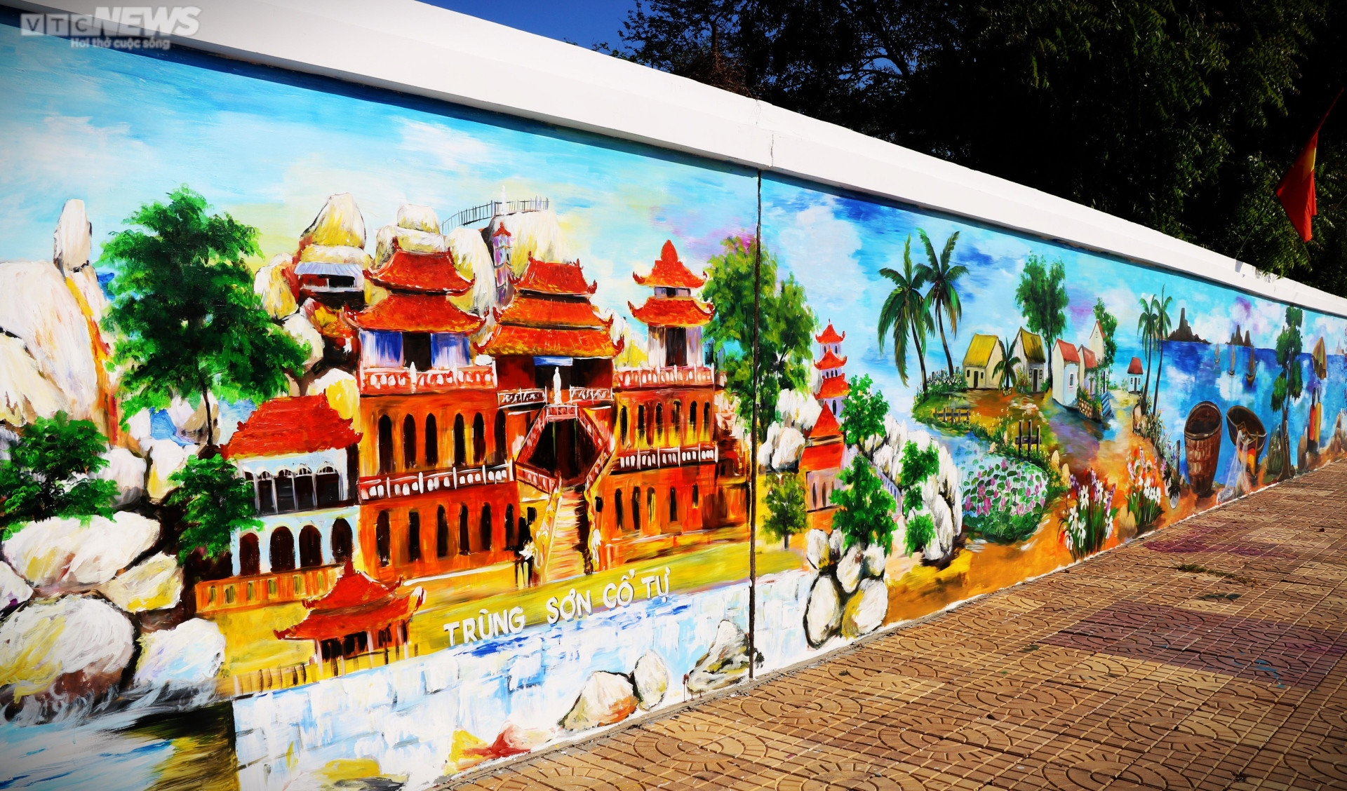 Chiêm ngưỡng bức tường tranh bích họa ven biển Ninh Thuận xác lập kỷ lục Việt Nam  - 4