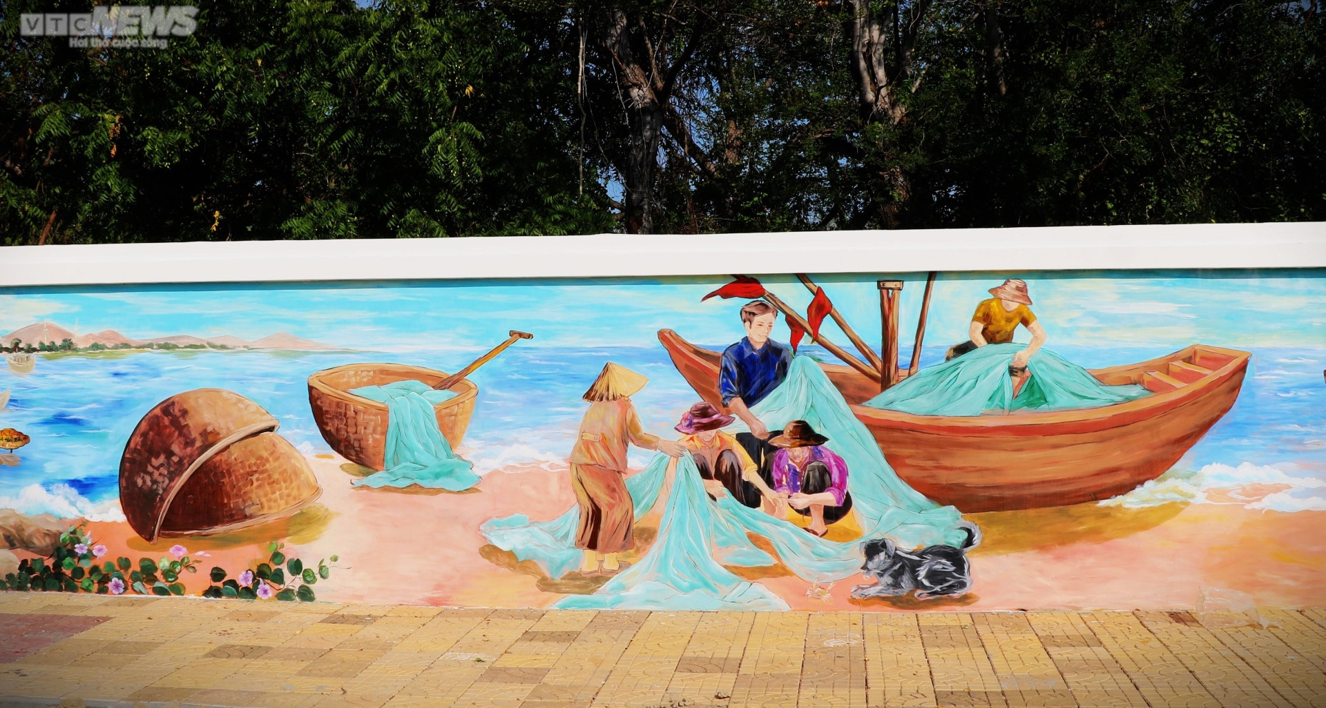 Chiêm ngưỡng bức tường tranh bích họa ven biển Ninh Thuận xác lập kỷ lục Việt Nam  - 9