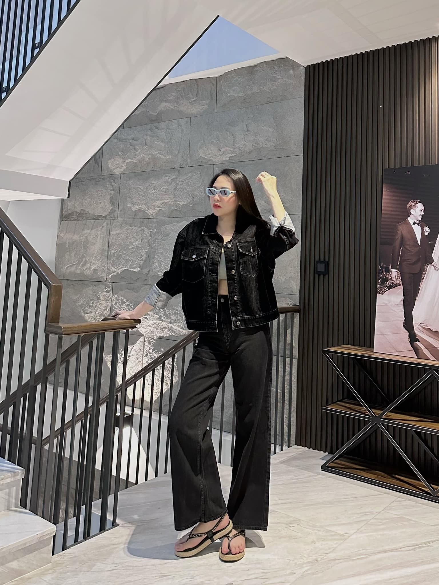 Cô tự tin diện croptop khoe vòng bụng phẳng lỳ chỉ sau hơn 1 tháng sinh con.