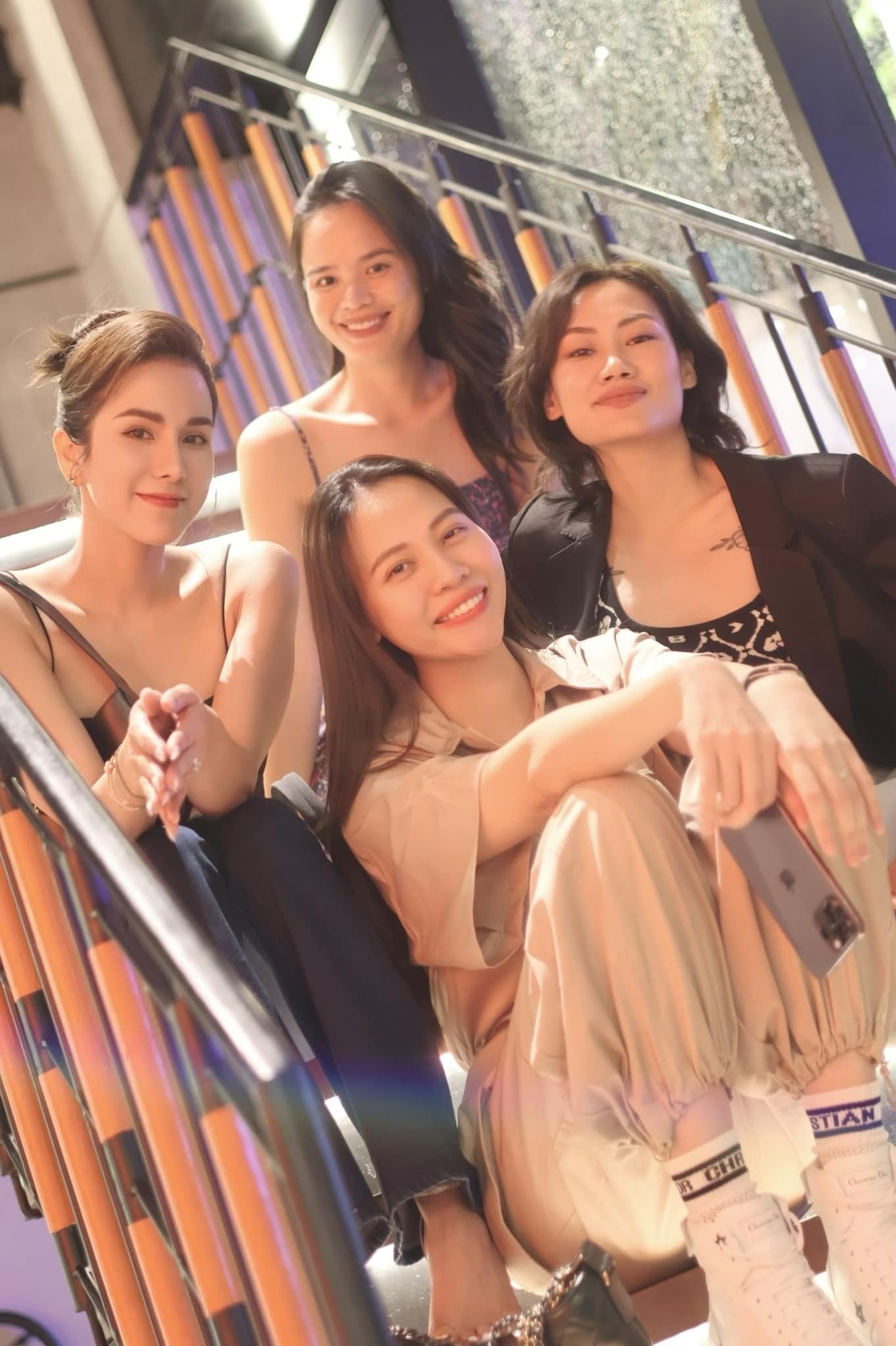 Đàm Thu Trang hội ngộ hội bạn thân gồm Diệp Lâm Anh, Thanh Hoa, Thu Hiền.