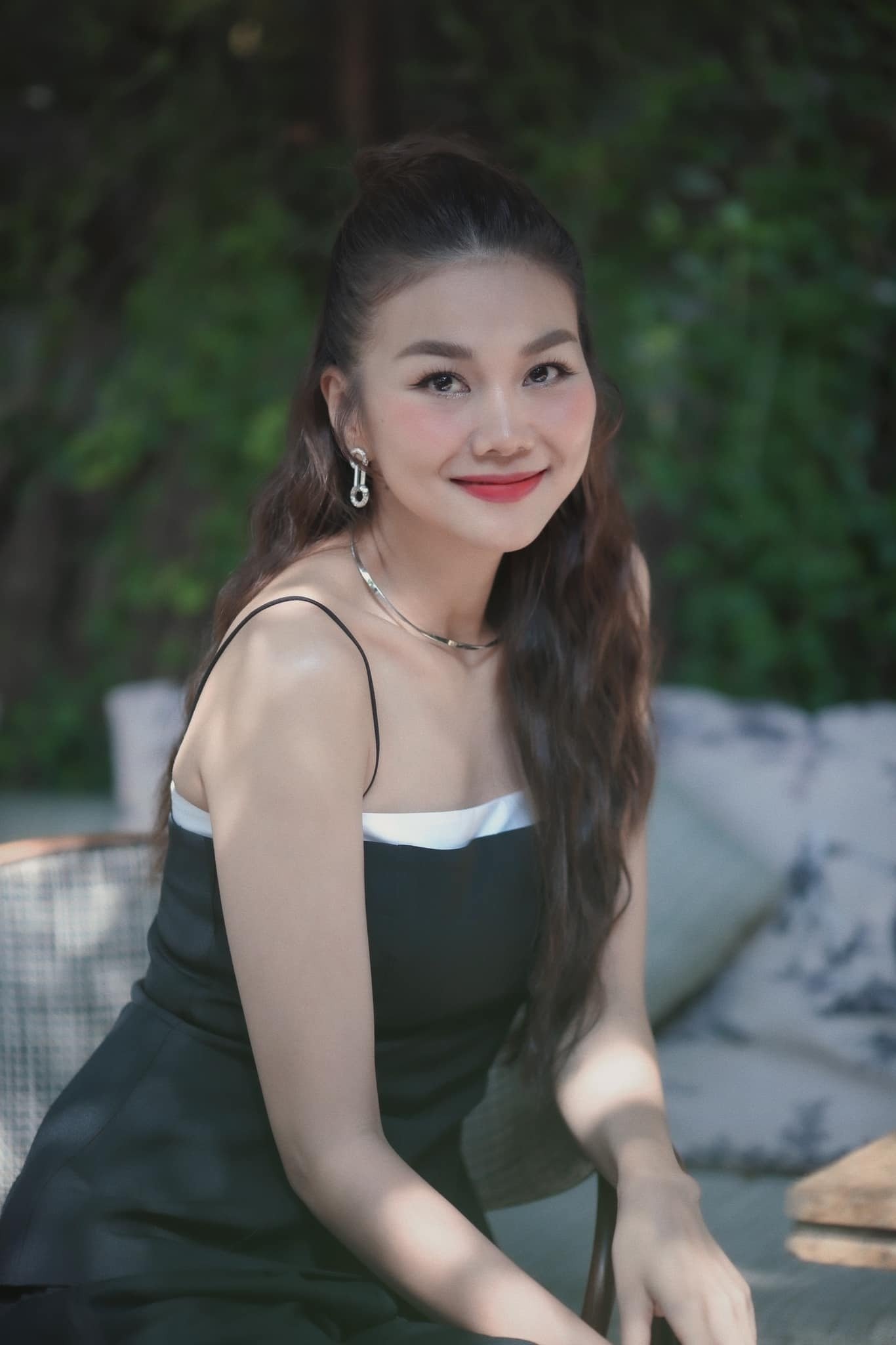 Thanh Hằng khoe nhan sắc trẻ đẹp ở tuổi 40.