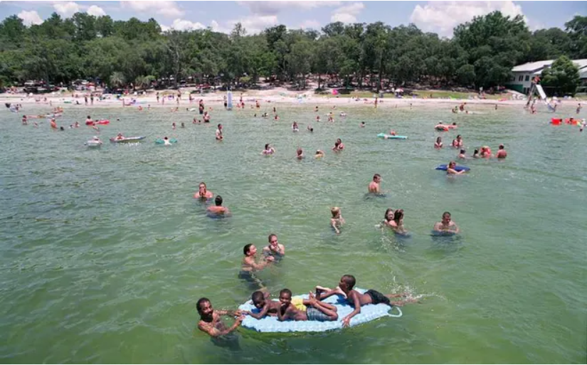Hiện nay, hồ nước Kingsley trở thành địa điểm du lịch nổi tiếng. (Ảnh: Dailymail)