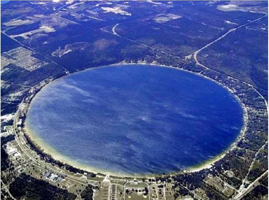 Hồ nước được mệnh danh tròn nhất thế giới có tên Kingsley ở Mỹ. (Ảnh: Dailymail)