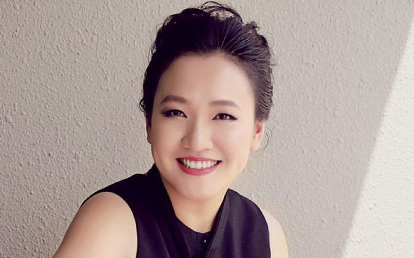 Bà Lê Diệp Kiều Trang sinh năm 1980 trong một gia đình làm kinh doanh nổi tiếng.