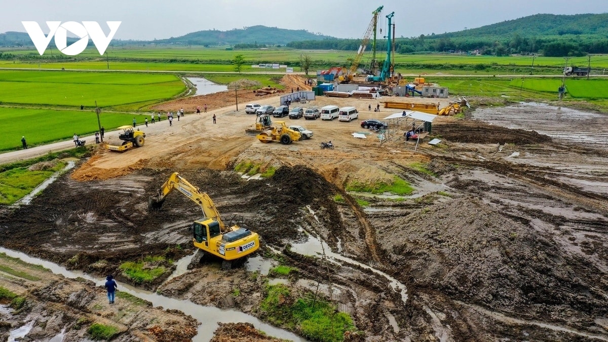 cao toc bac-nam qua nhieu dia phuong dang bi nghen mat bang hinh anh 1