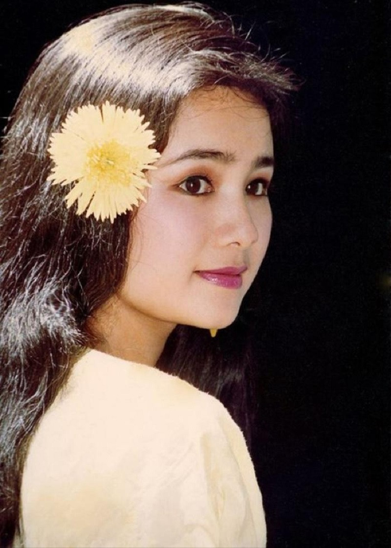 Năm 1989 Thu Hà rời đoàn nghệ thuật Quân khu 2, trở thành diễn viên của Nhà hát Kịch Hà Nội.