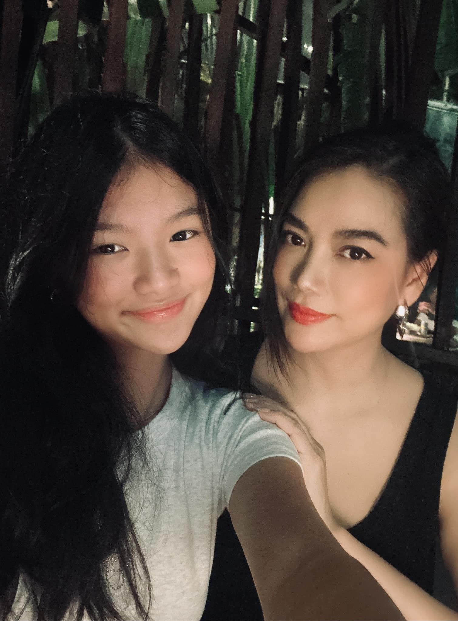 Trương Ngọc Ánh tận hưởng thời gian bên người thân. 