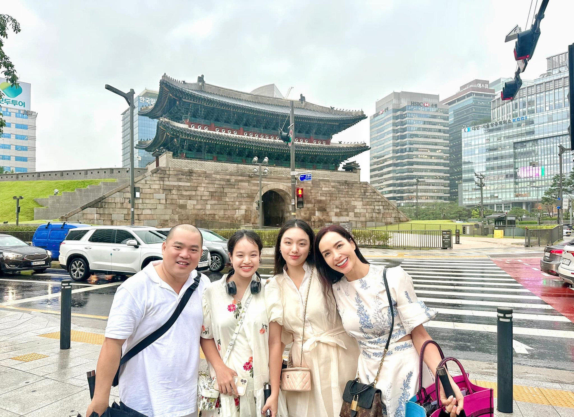 Gia đình Thuý Hạnh cùng nhau khám phá Hàn Quốc.