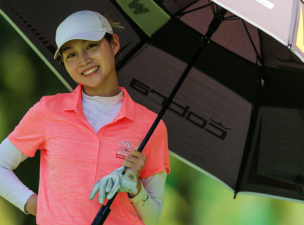 Đoàn Xuân Khuê Minh dẫn đầu giải Vô địch Golf Nghiệp dư Nam & Nữ Mở rộng 2023 sau vòng 1.