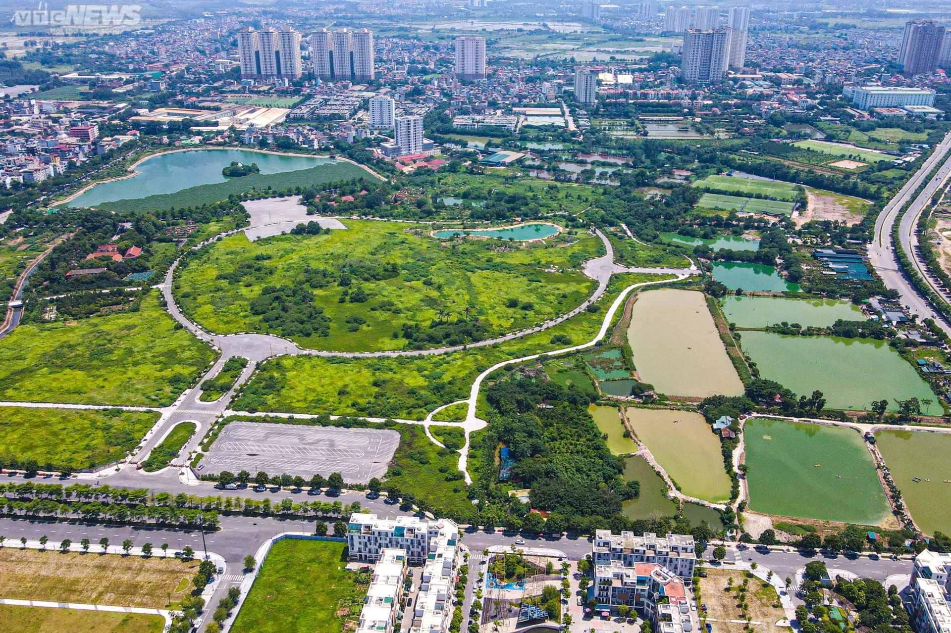 Sau 7 năm quy hoạch, công viên gần 100 ha thành nơi tập kết rác thải, dạy lái xe - 2