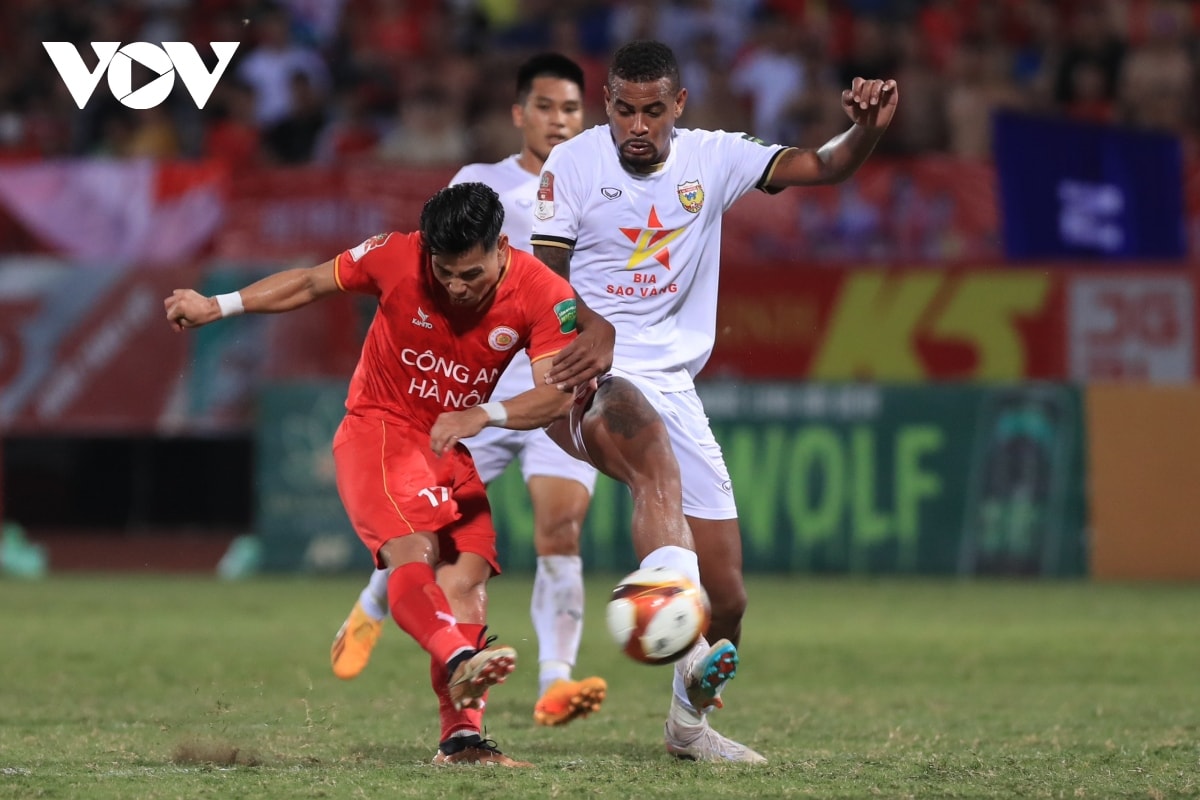 quang hai, filip nguyen van chua biet mui chien thang o clb cong an ha noi hinh anh 5