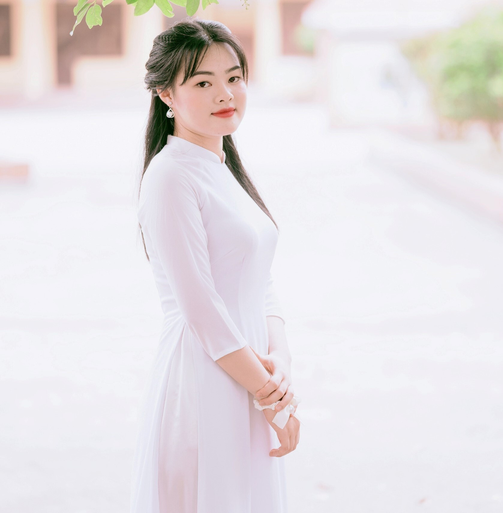 Thủ khoa khối D01 toàn quốc trong kỳ thi tốt nghiệp THPT 2023 Phạm Thị Vân Anh. (Ảnh: NVCC)