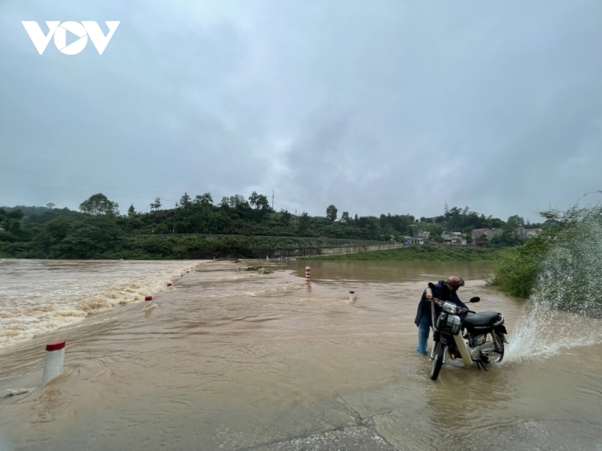 cac dia phuong khu vuc Dong bac khan truong ung pho bao so 1 do bo hinh anh 6