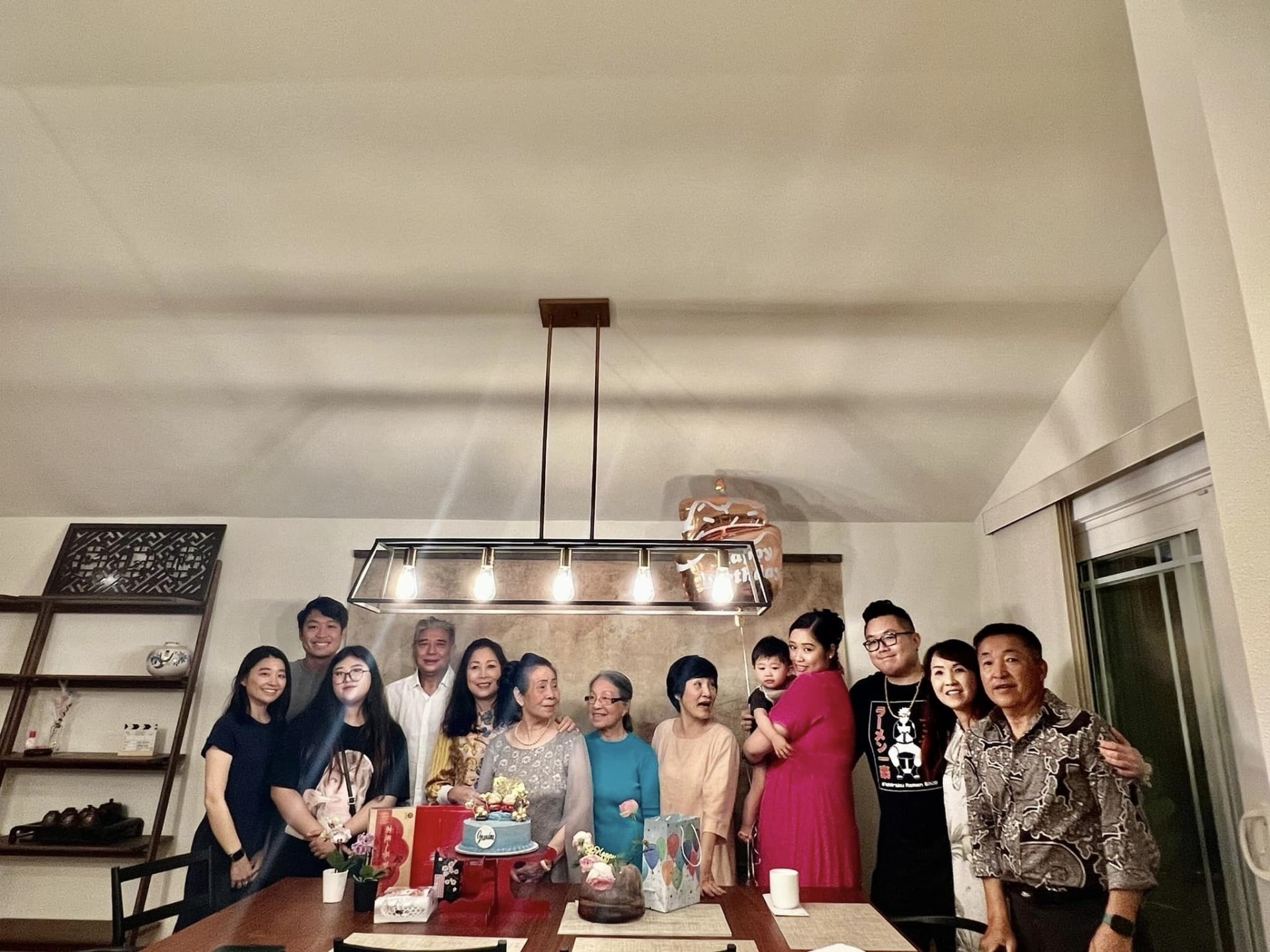 Sao Việt 19/7: Thu Hoài rạng rỡ sau ly hôn, Hồng Phượng chia sẻ ảnh bên NSƯT Vũ Linh - 4