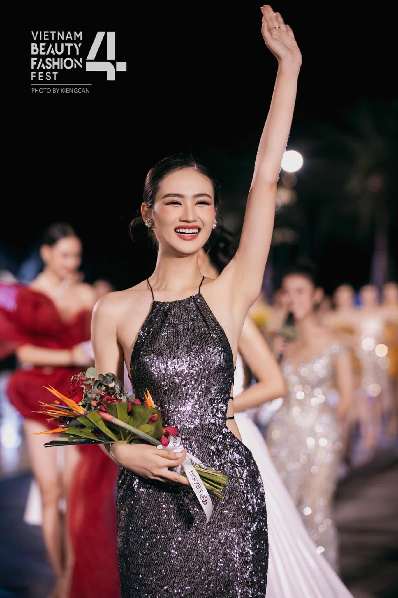 Tại vòng chung kết, người đẹp 21 tuổi giữ phong độ tốt, liên tục ghi dấu ấn trong các phần thi phụ: Top 16 Người đẹp Nhân ái, top 5 Người đẹp Biển. Đặc biệt, cô thắng giải Người đẹp Thời trang và lọt thẳng top 20 chung cuộc.