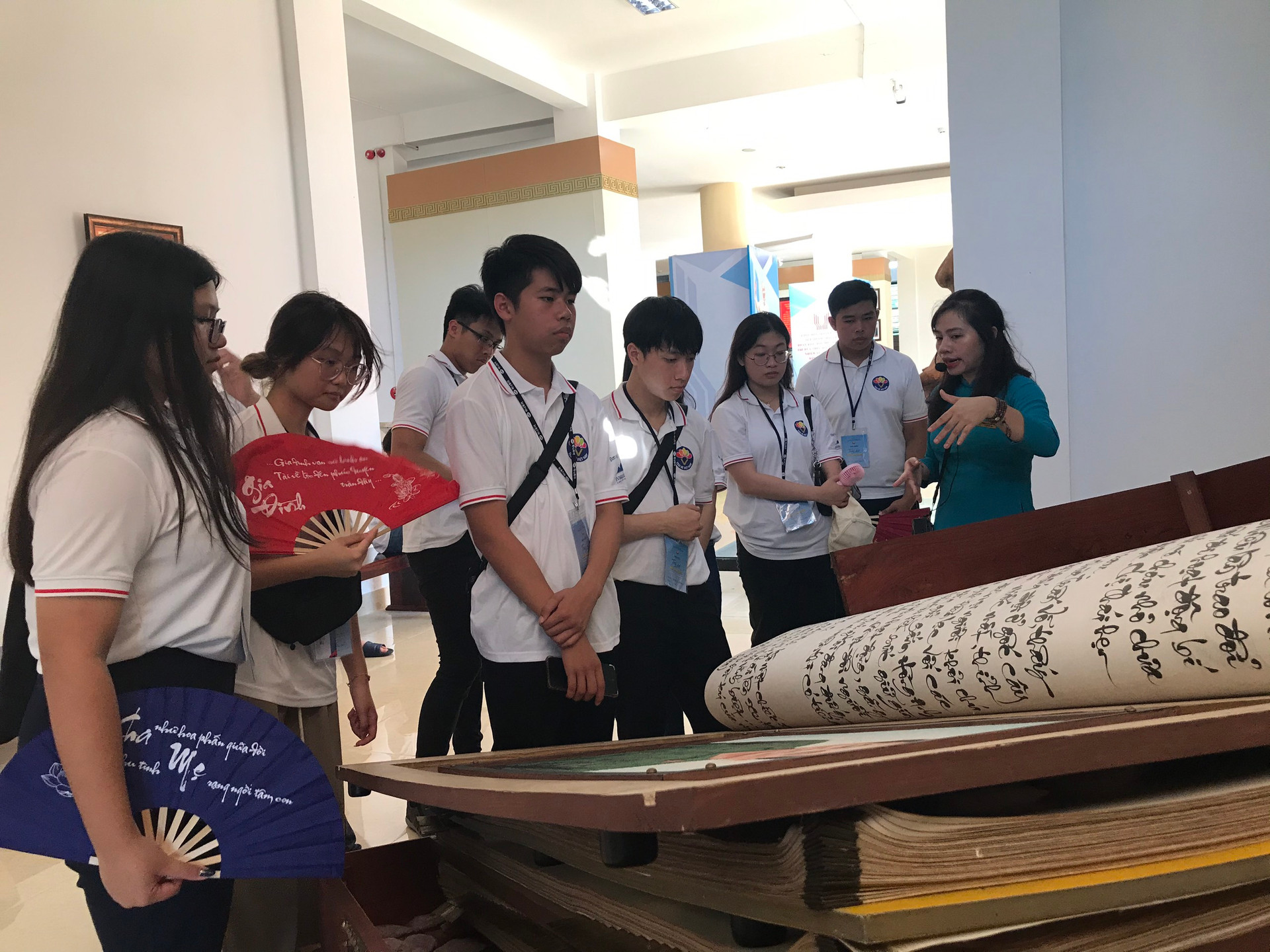 Thanh niên kiều bào tìm hiểu văn hóa, lịch sử tại tỉnh Quảng Bình - ảnh 3