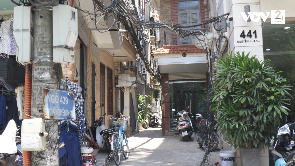 mang nhen cap vien thong va luoi dien giang khap pho o ha noi hinh anh 6
