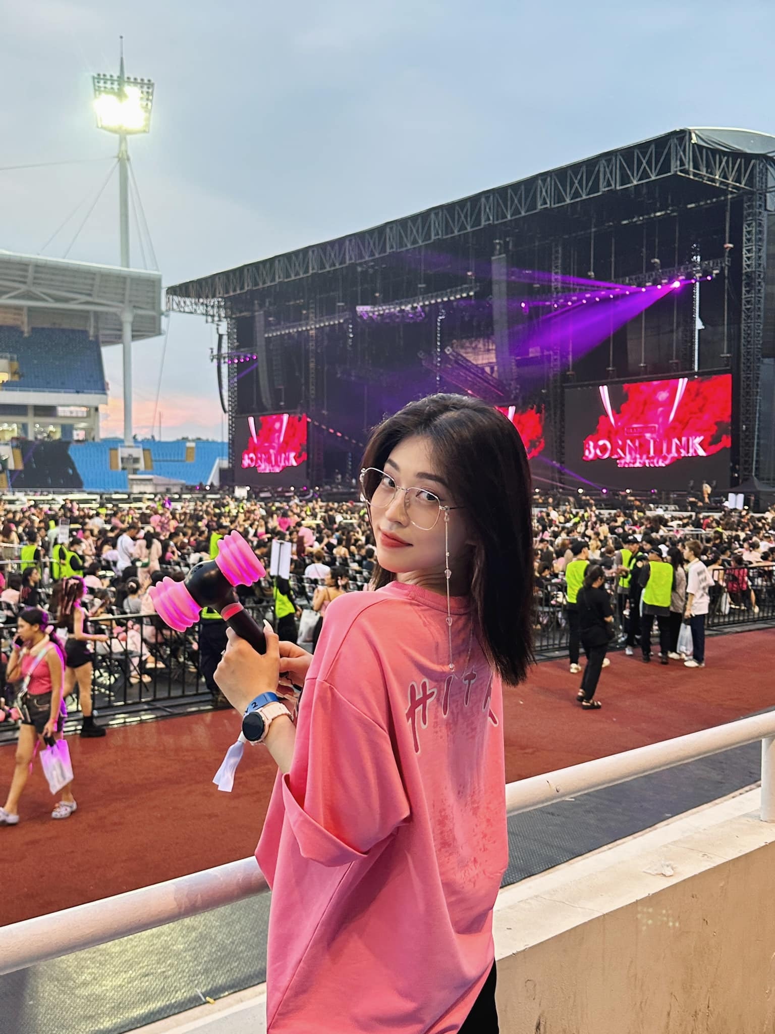 Tuy nhiên, trước đêm diễn thứ 2 của BLACKPINK, Phương Nga đăng tải trên trang Facebook về việc bị 