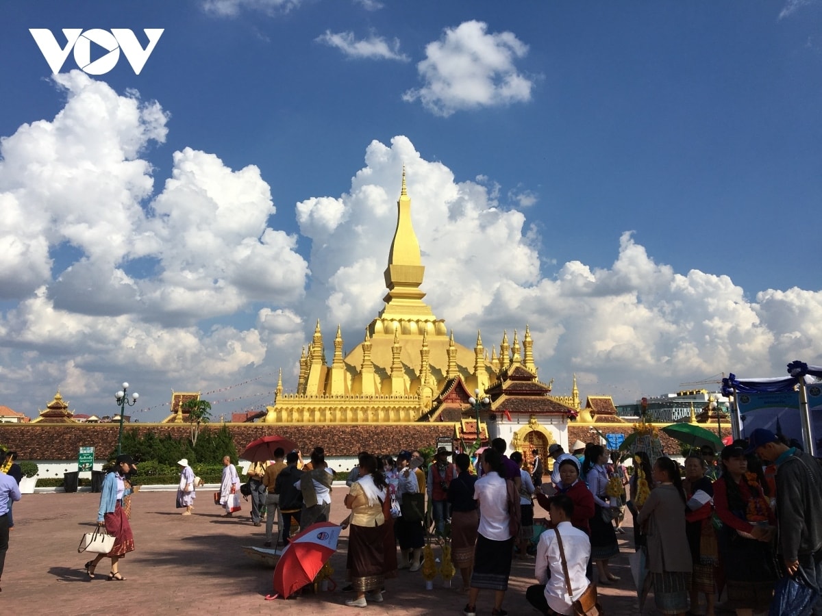 viet nam dung thu hai ve luong khach du lich den lao hinh anh 1