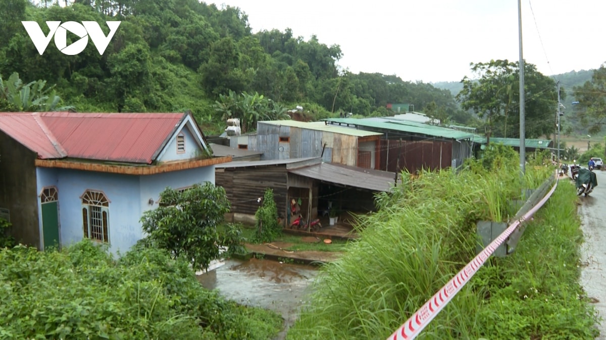 thong tin chi tiet ve tinh trang sut lun duong ho chi minh qua Dak nong hinh anh 2
