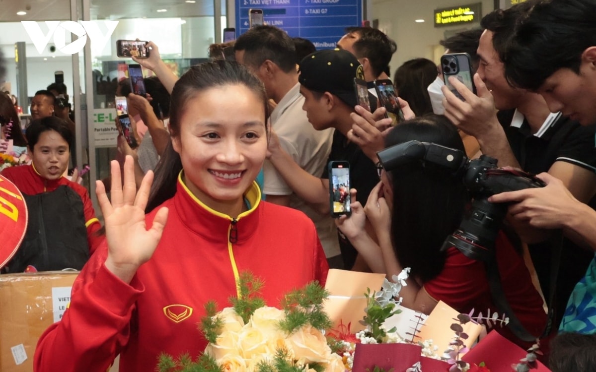 Dt nu viet nam duoc chao don cuong nhiet khi ve nuoc sau world cup nu 2023 hinh anh 4