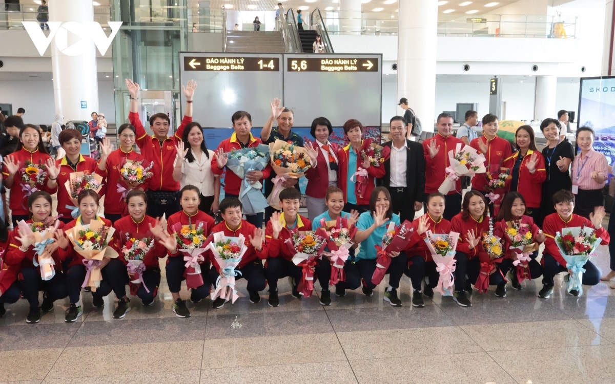 Dt nu viet nam duoc chao don cuong nhiet khi ve nuoc sau world cup nu 2023 hinh anh 1