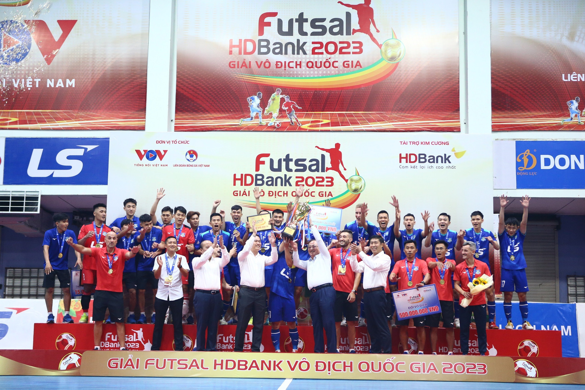 Trao thưởng Giải Futsal HDBank VĐQG 2023 tại Nhà thi đấu CLB Futsal Quận 8.