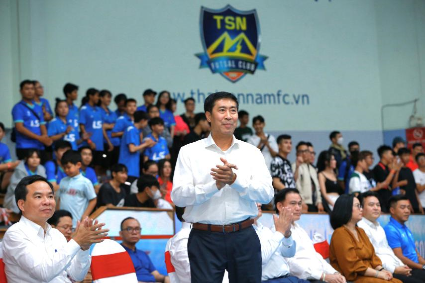 Ông Lê Thành Trung – Phó TGĐ HDBank cho biết giải Futsal Vô địch Quốc gia (VĐQG) 2023 tạo ấn tượng với những thay đổi mang tính bước ngoặt trong lịch sử tổ chức môn bóng đá trong nhà tại Việt Nam.
