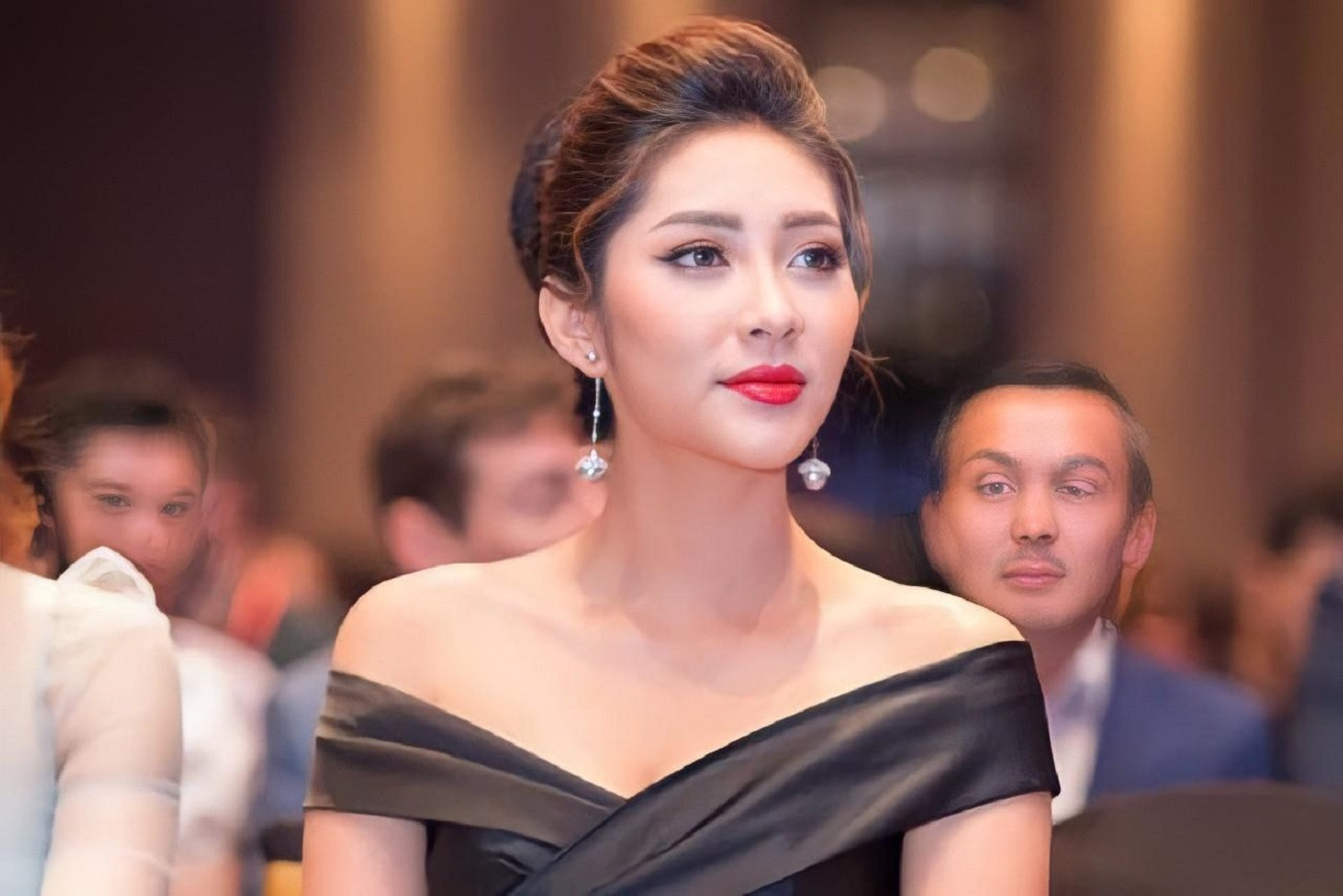 Đặng Thu Thảo tuyên bố từ bỏ danh hiệu Hoa hậu Đại dương 2014 vì bức xúc với BTC cuộc thi.