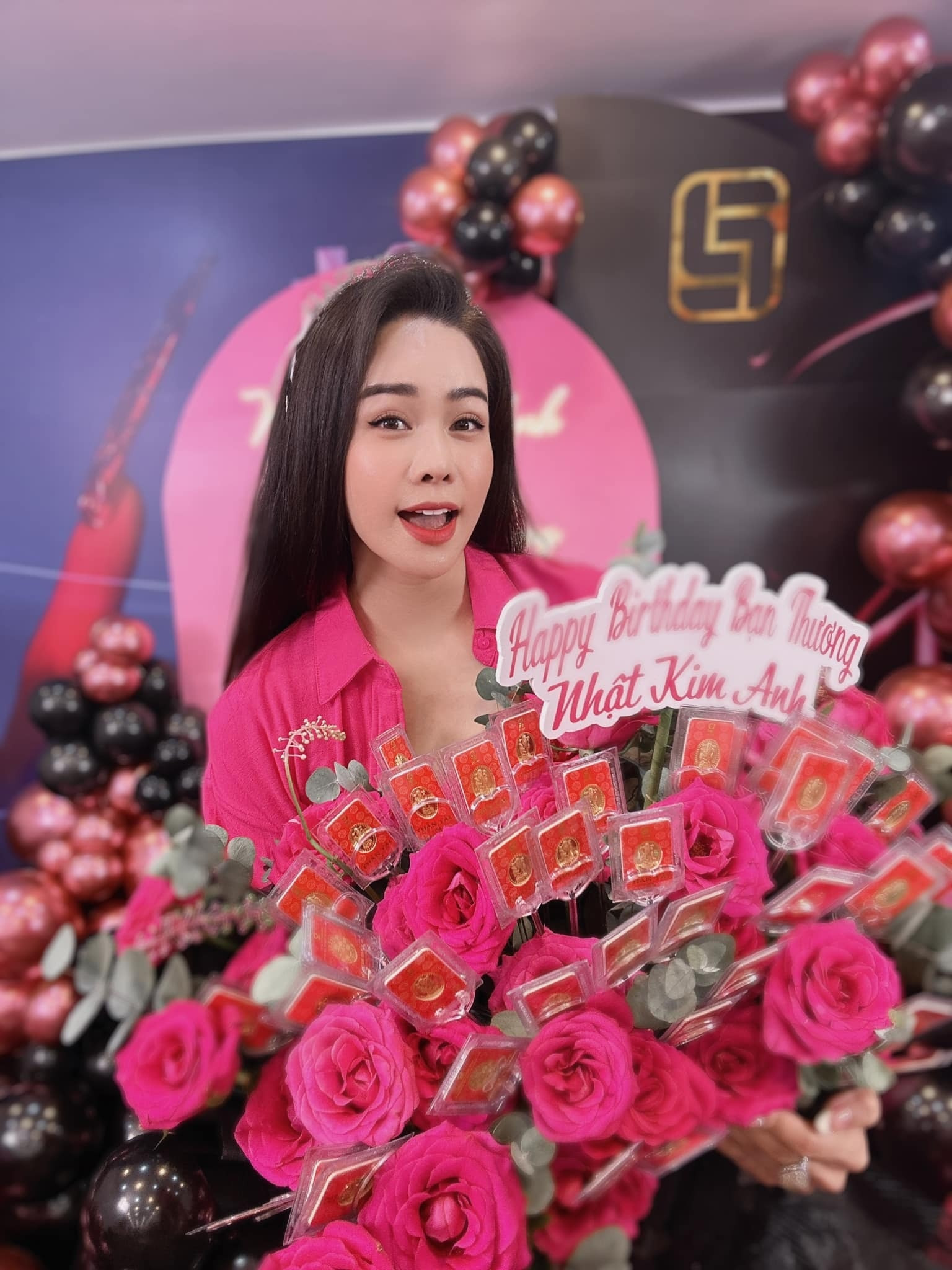 Sao Việt 12/8: Hoa hậu Lê Âu Ngân Anh có tin vui, Quách Thu Phương gợi cảm tuổi 46 - 10