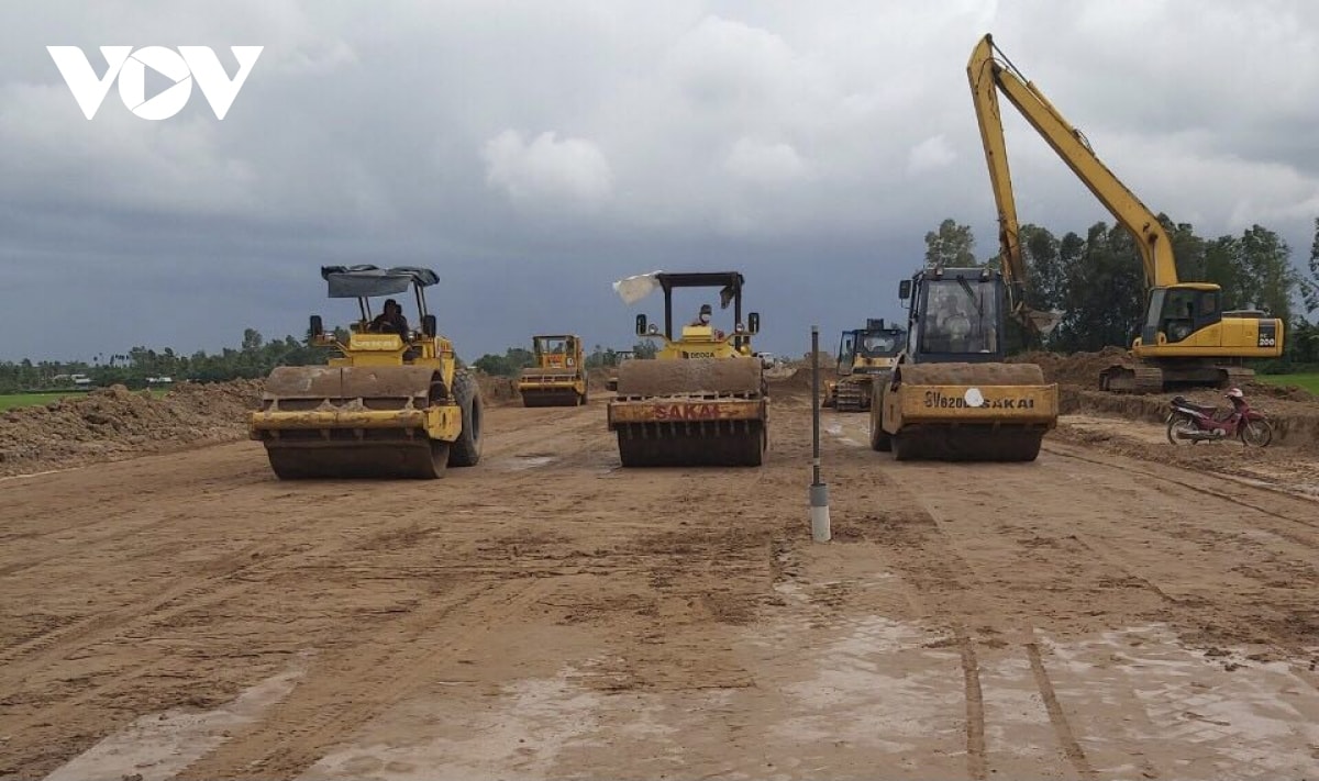 cao tốc bắc-nam vẫn thiếu vật liệu, bộ gtvt kiến nghị gỡ giấy phép khai thác hình ảnh 2 cao toc bac-nam van thieu vat lieu, bo gtvt kien nghi go giay phep khai thac hinh anh 2