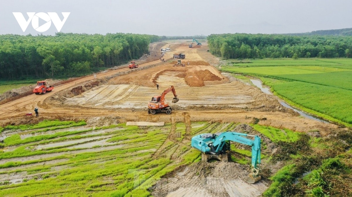 cao tốc bắc-nam vẫn thiếu vật liệu, bộ gtvt kiến nghị gỡ giấy phép khai thác hình ảnh 1 cao toc bac-nam van thieu vat lieu, bo gtvt kien nghi go giay phep khai thac hinh anh 1