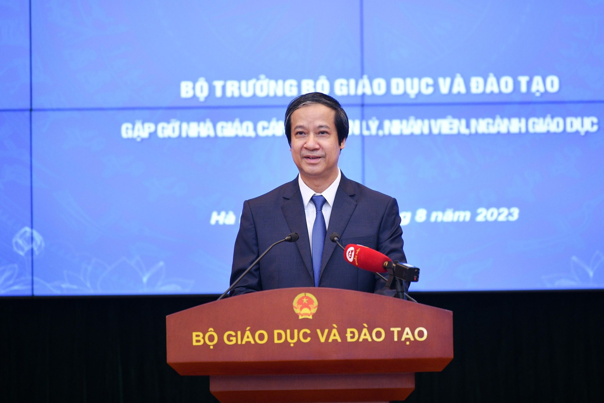 Bộ trưởng GD&ĐT Nguyễn Kim Sơn phát biểu ý kiến sáng 15/8.