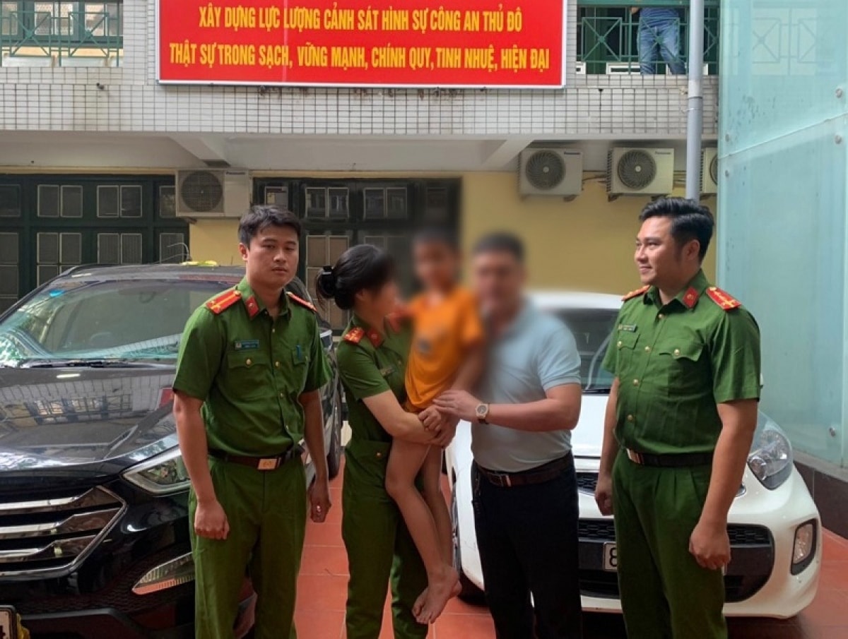 bi thu thanh uy ha noi gui thu khen cong an giai cuu be trai bi bat coc hinh anh 4