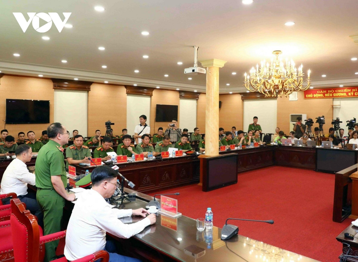 bi thu thanh uy ha noi gui thu khen cong an giai cuu be trai bi bat coc hinh anh 3
