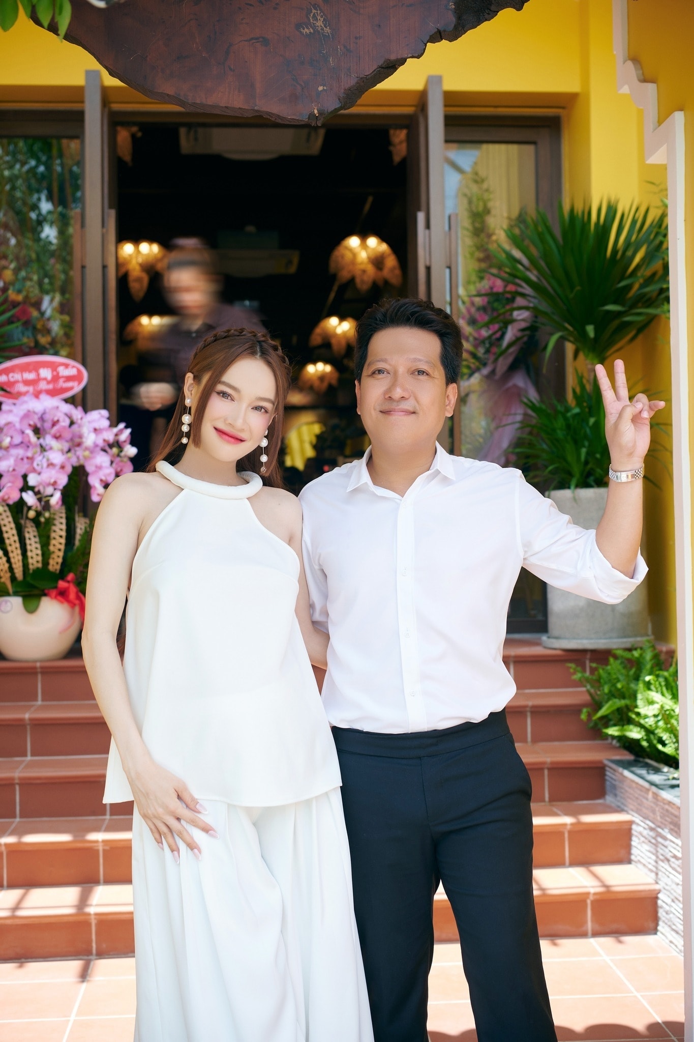 Sao Việt 16/8: Nhã Phương rạng rỡ khi mang bầu, cháu gái Vũ Linh ẩn ý về lòng người - 1