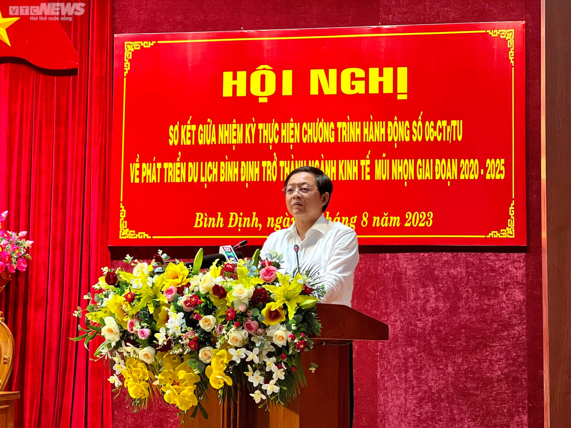 Ông Hồ Quốc Dũng, Bí thư Tỉnh ủy Bình Định, Trưởng Ban chỉ đạo chương trình hành động về phát triển du lịch Bình Định phát biểu lại hội nghị.