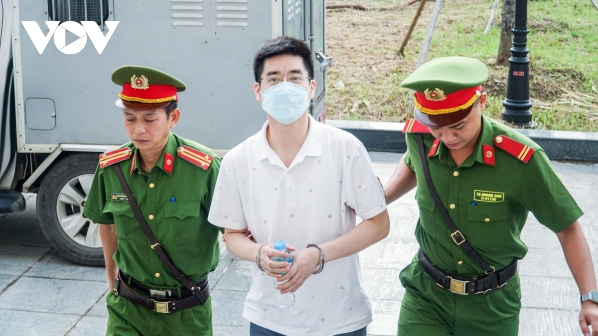 vụ chuyến bay giải cứu hoàng văn hưng và 1 bị cáo kháng cáo kêu oan hình ảnh 1 vu chuyen bay giai cuu hoang van hung va 1 bi cao khang cao keu oan hinh anh 1