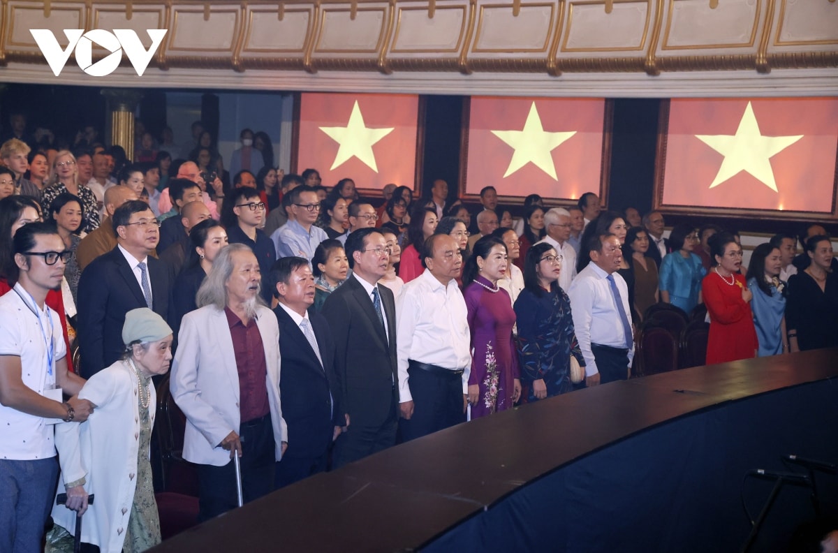 Đàn chim việt - Đêm nhạc hoành tráng, xúc động tôn vinh nhạc sỹ văn cao hình ảnh 4 Dan chim viet - Dem nhac hoanh trang, xuc dong ton vinh nhac sy van cao hinh anh 4