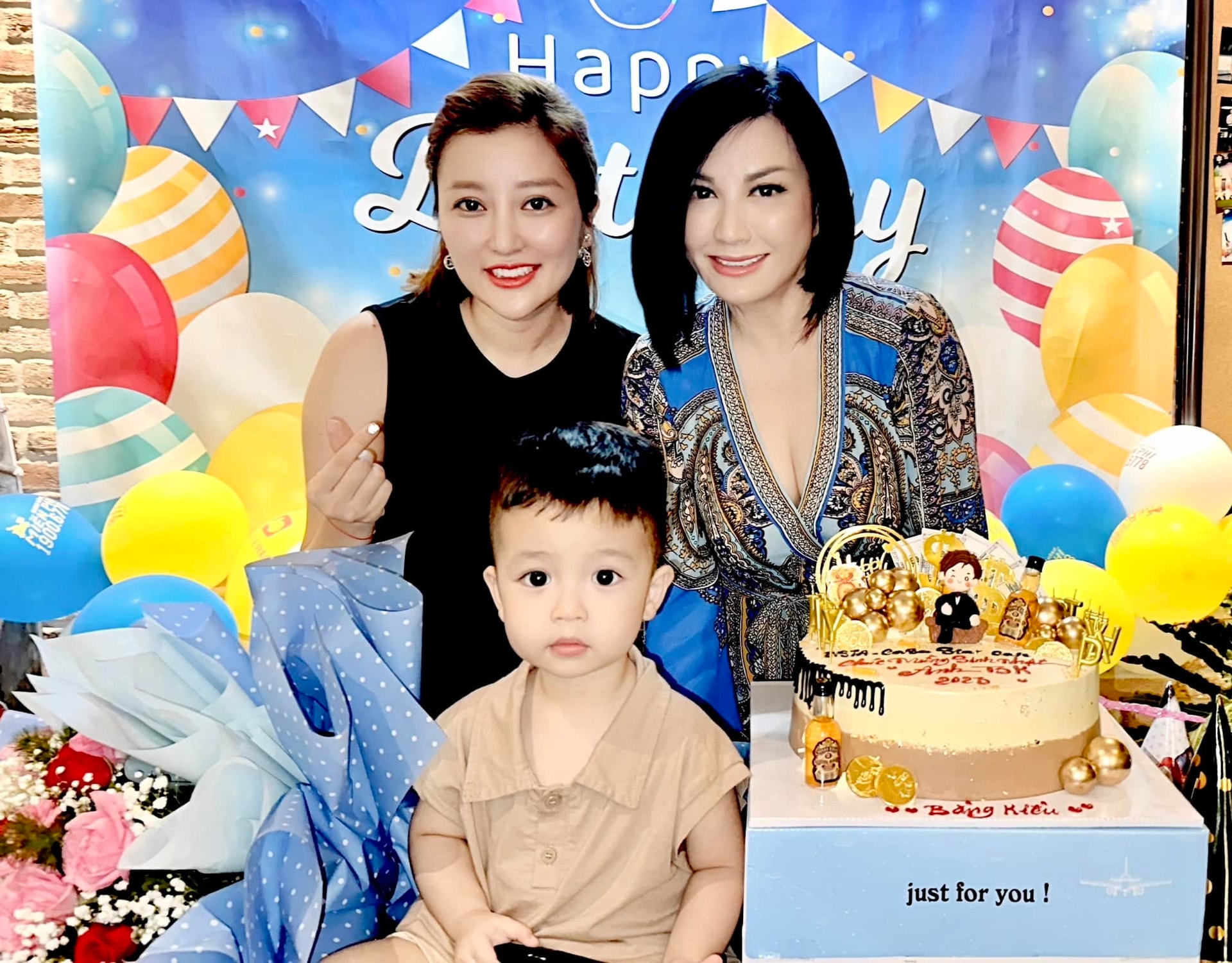 Trizzie Phương Trinh và bạn gái mới của Bằng Kiều rất thân thiết, quý mến nhau.