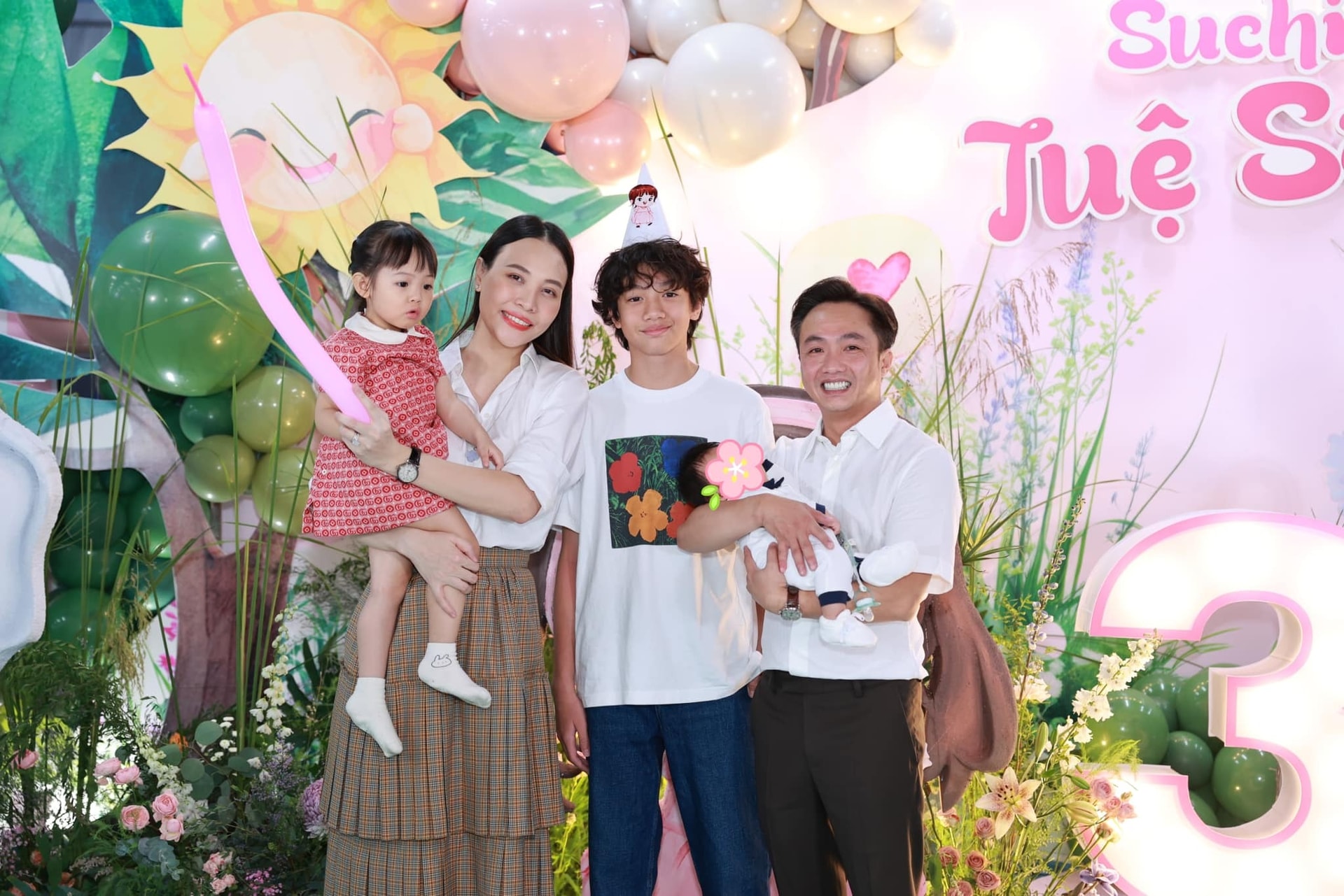 Gia đình hạnh phúc của Cường Đô la và Đàm Thu Trang.